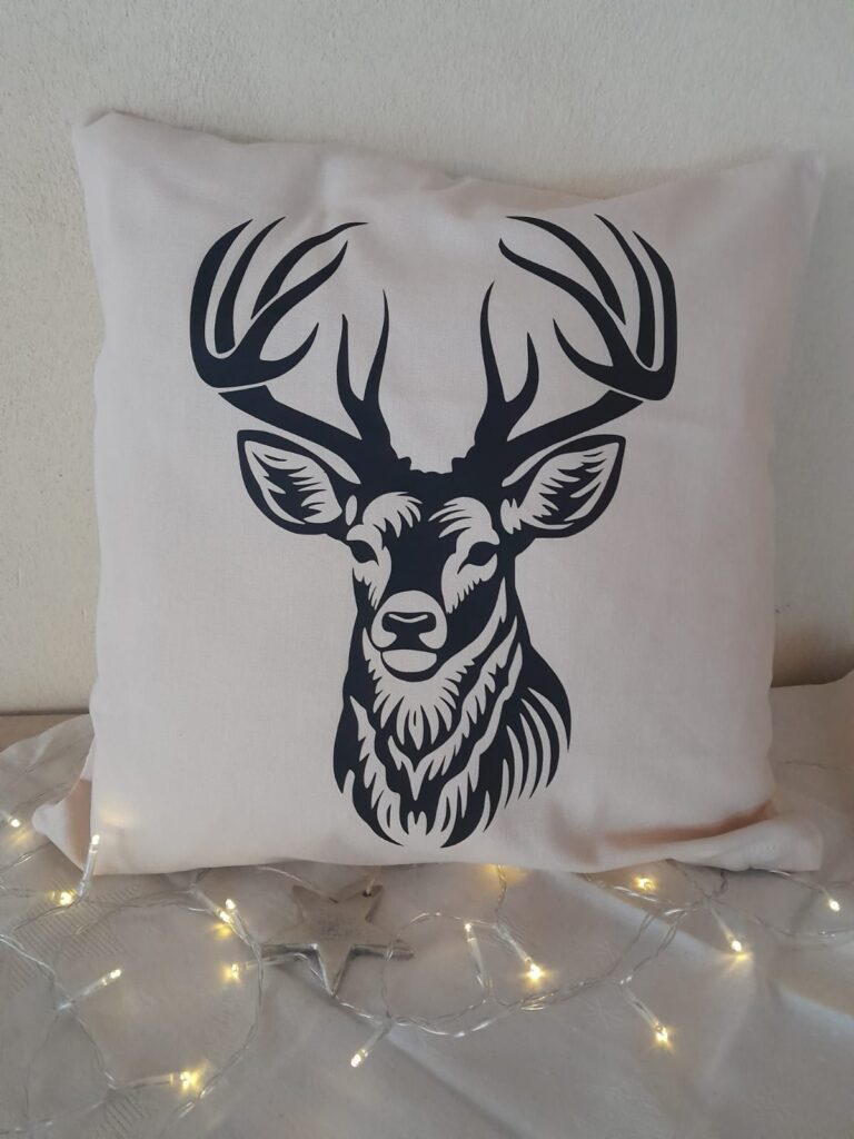 Kissen mit Hirschaufdruck
